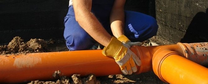 Connection of plastic sewer pipes