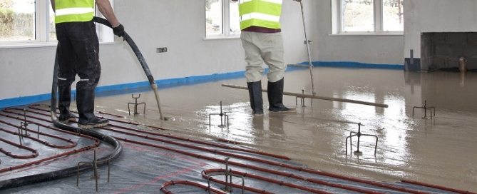 Floor heating pipes under the screed