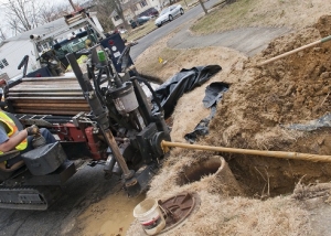 Trenchless pipe laying