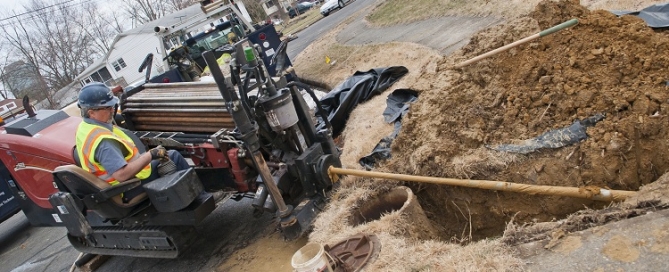 Trenchless pipe laying